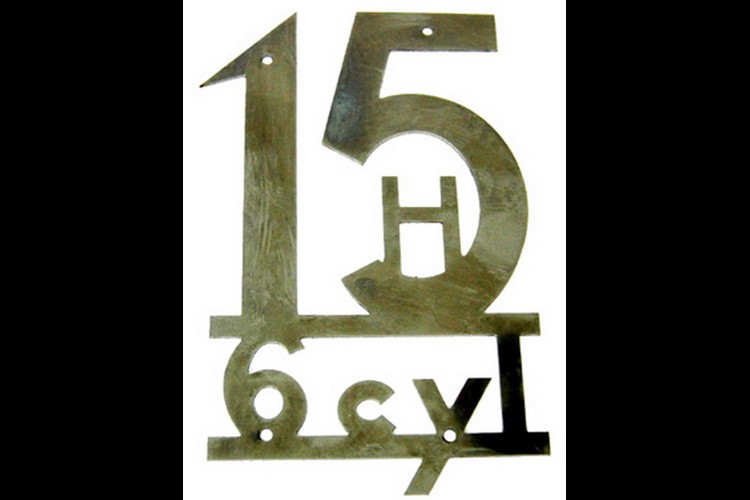 Emblème " 15H/6 cyl " aile arrière en inox